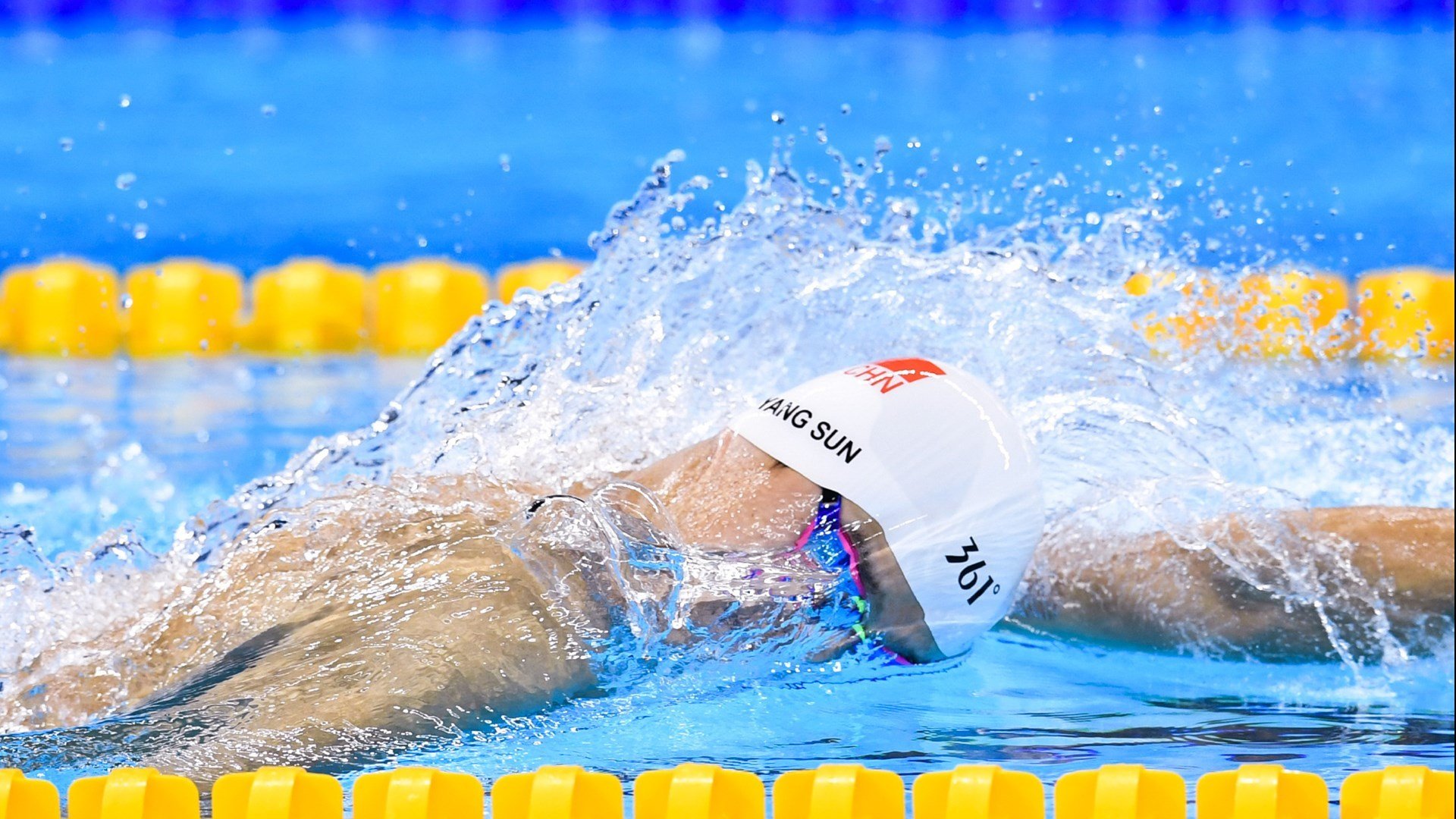 窒息式防守艺术!范弗利特编织天罗地网,热火绝境突围擒新疆