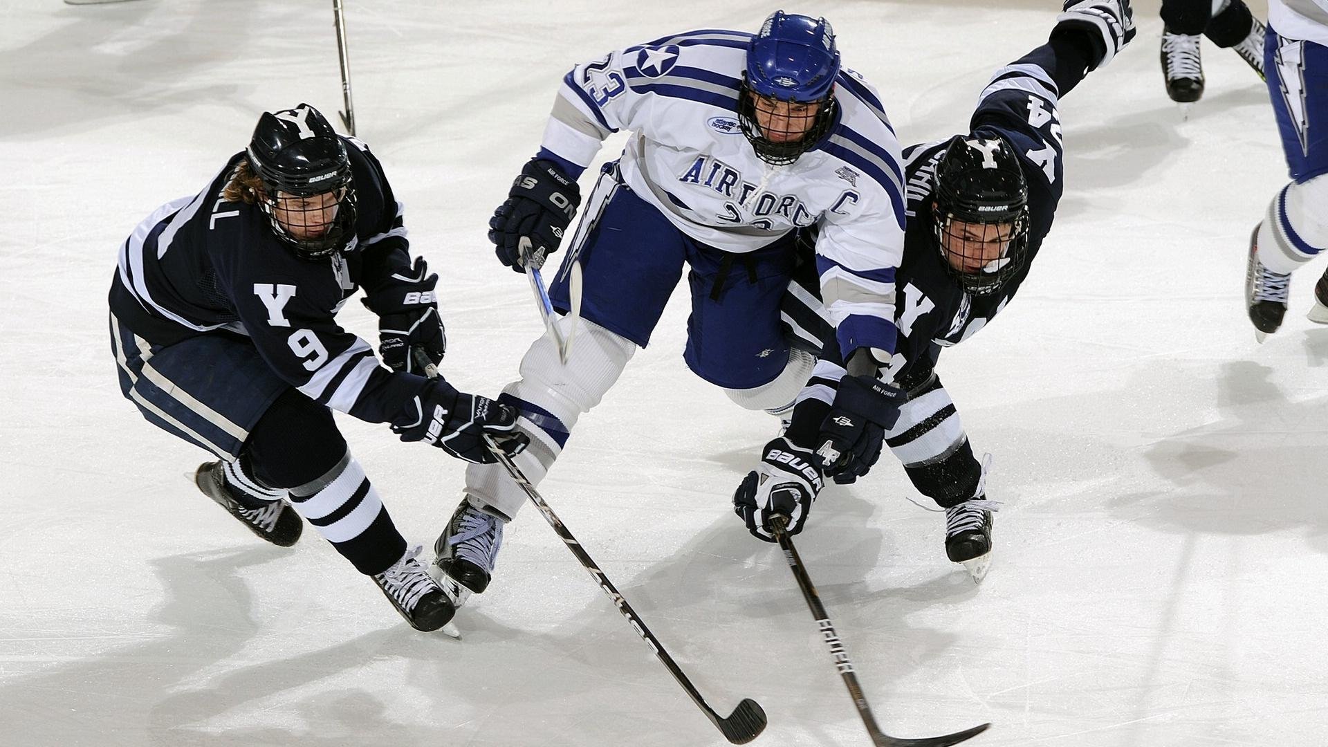 战术支点还是中场壁垒？卡塞米罗一锤定音背后的现代足球哲学思考